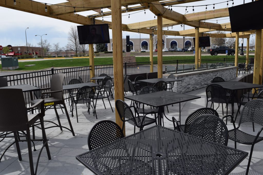 Addison Patio Shoeless Joe's Ale House & Grille